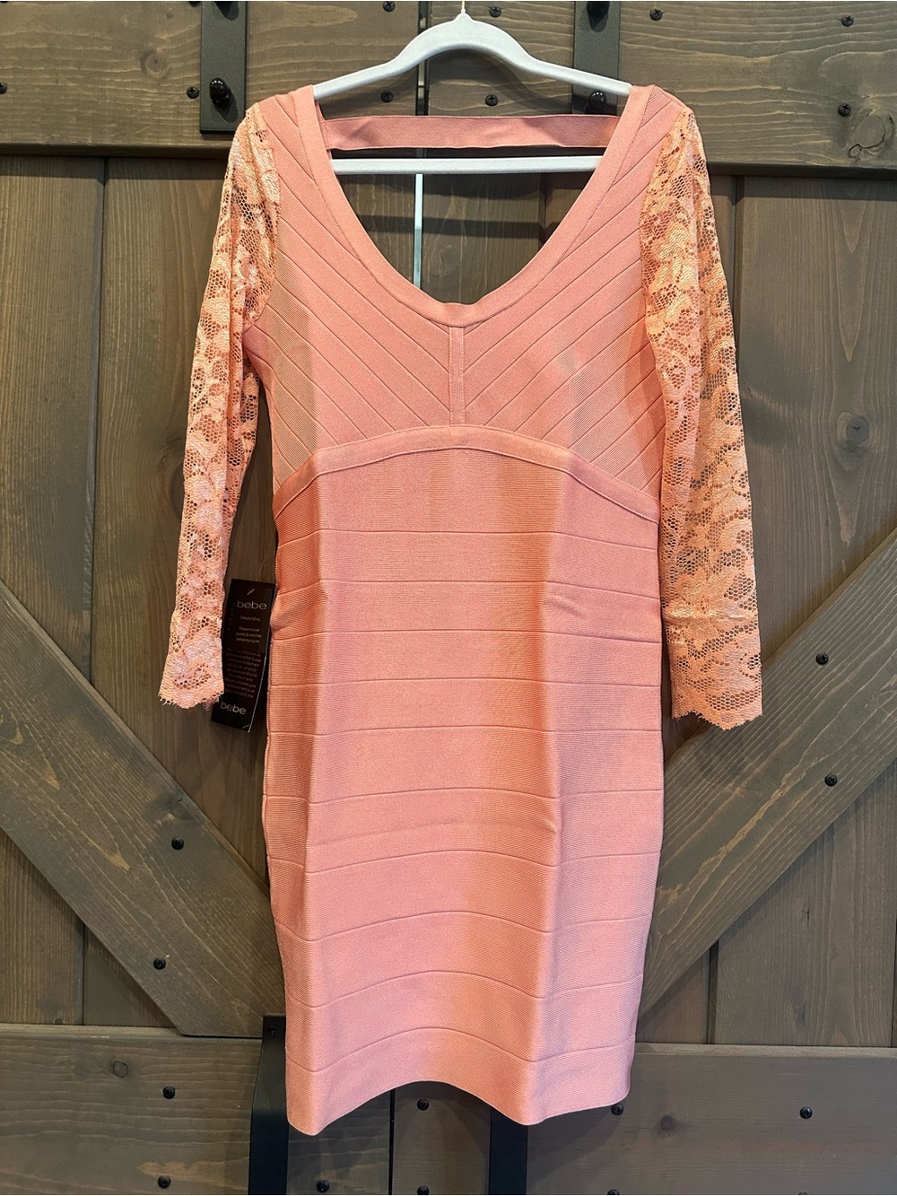 Peach 🍑 Lace-Sleeve Bodycon Dress - Elegant V-Neck